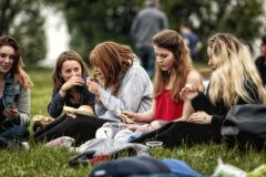 A group of young women eating and laughing